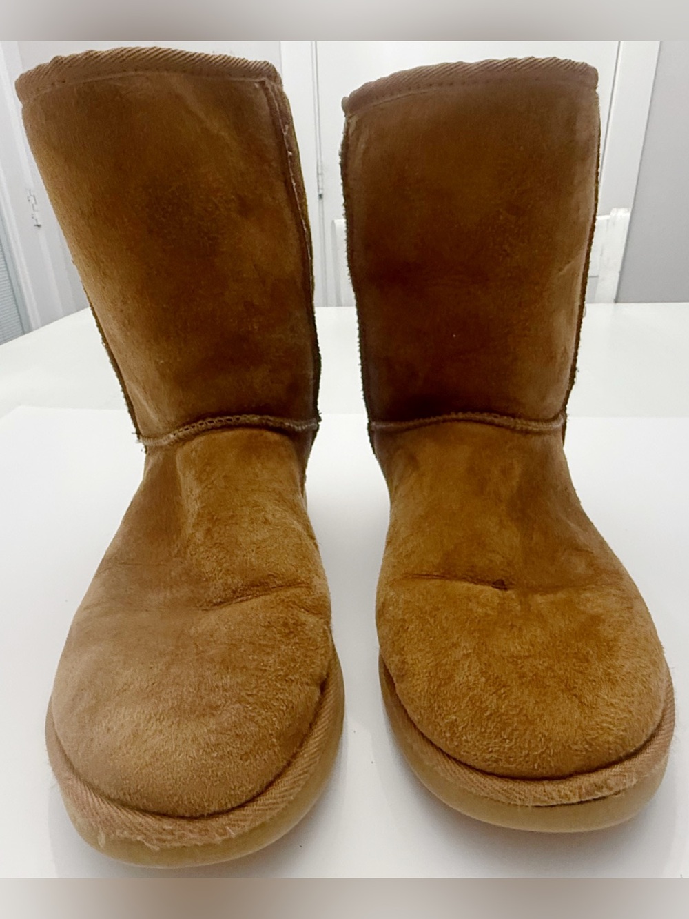 UGG Classic Short 5825 Chestnut Sheepskin Boots Women’s Size 9